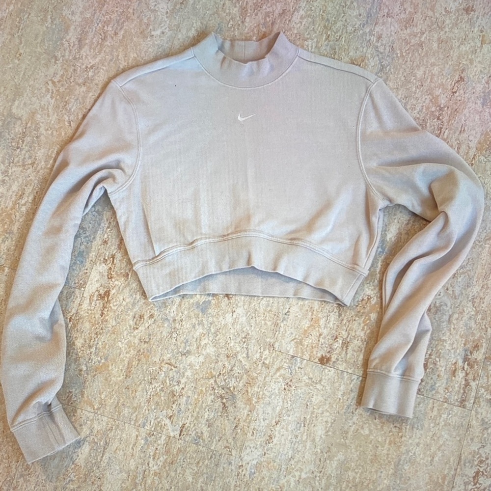 Nike Women’s Cropped Mock Neck Sweatshirt in Light Gray